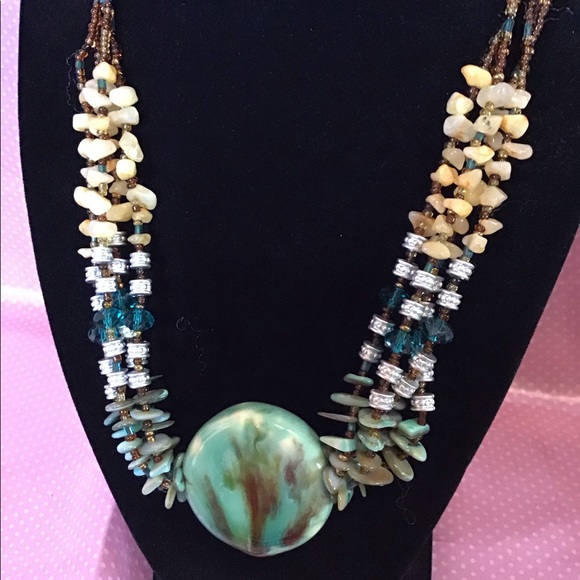 💕⭐️Beautiful Rock Bead Necklace ⭐️💕 - Picture 2 of 3